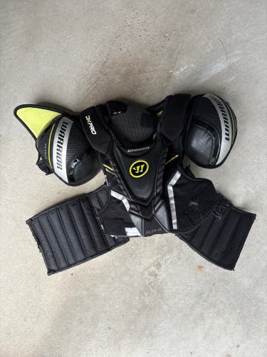 Men's Medium Senior Warrior Alpha DX Pro Shoulder Pads Pro Stock (Used)