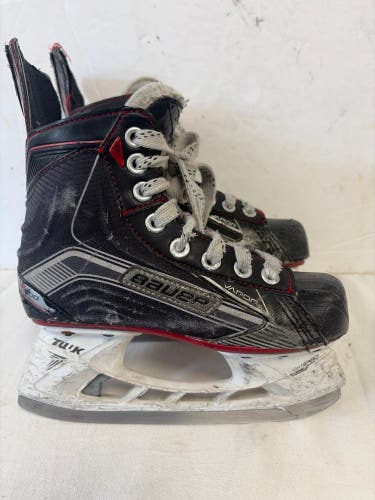 Black Bauer Vapor X500 Hockey Skates Regular Width Size 1.5 (Used)