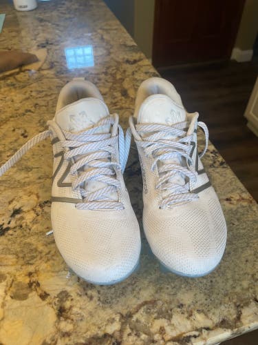White Men's Size M 10.5 (W 11.5) Adult New Balance Freeze 4.0 (New)