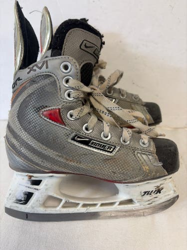 Silver Bauer Vapor XVI Hockey Skates Regular Width Size 1 (Used)