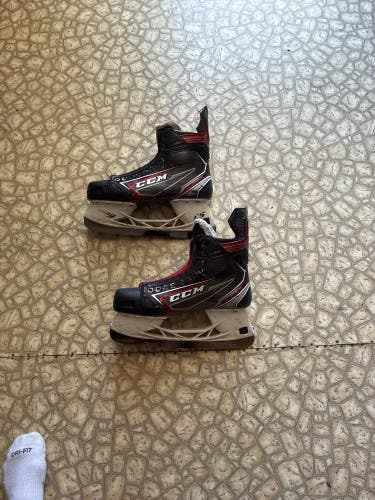 2019 CCM JetSpeed FT490 Hockey Skates Regular Width 10 (Used)