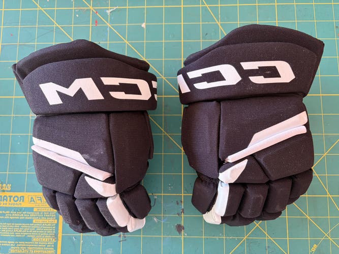 CCM Next Gloves 11" (Used)