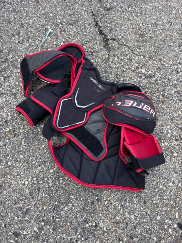 Medium Senior Bauer Vapor X100 Shoulder Pads (Used)