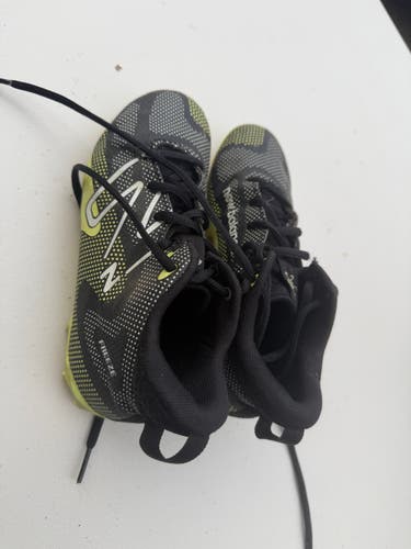 Black Kids 2.5Y (Big Kids / Youth) Youth New Balance Mid Top (Used)