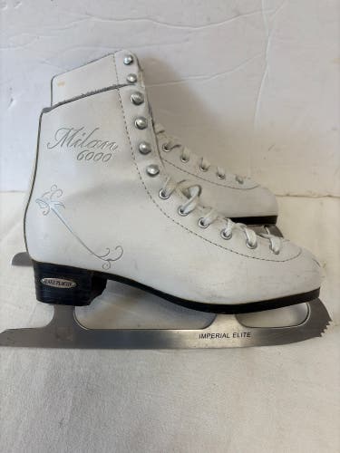 {Blank} Figure Skates B Adult 5 (Used)