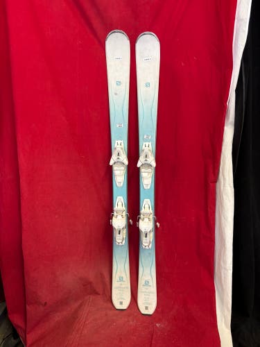 Skis: Salomon Kiana women's downhill skis, 137cm
Bindings: Salomon Lithium 10 demo bindings.
Binding