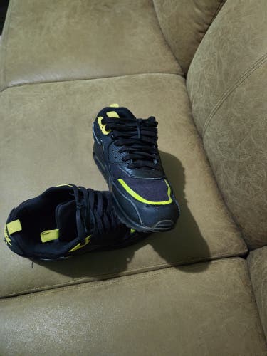 Men's Size M 8.5 (W 9.5) Nike Shoes (Used)