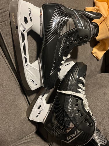 True Catalyst Lite Hockey Skates Regular Width 9.5 (New)