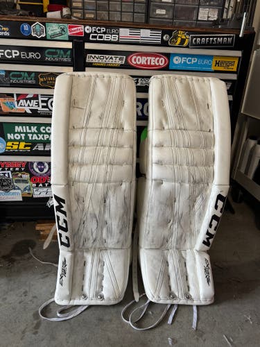 35" CCM Extreme Flex II Pro Goalie Leg Pads Pro Stock (Used)