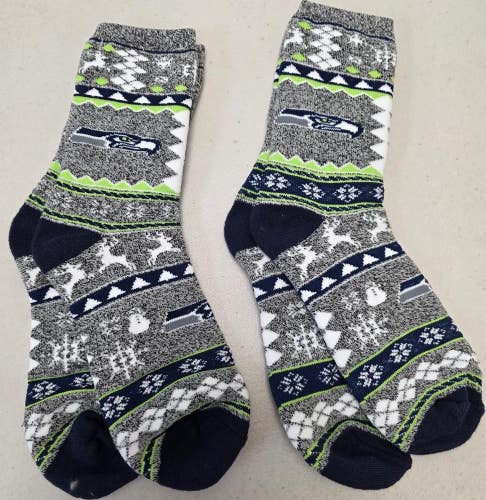 ST1 Mens NFL SEATTLE SEAHAWKS Lot of 2 Christmas Crew Socks LARGE