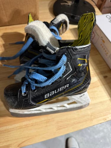 2022 Bauer Supreme M5 Pro Hockey Skates Regular Width 11.5 (Used)