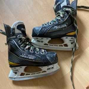 Bauer Supreme Hockey Skates Size 8 youth Used)