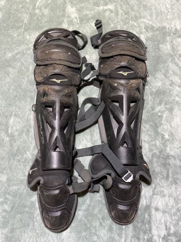 Black Youth Mizuno Samurai Catcher's Leg Guard (Used)