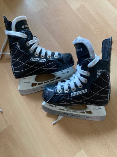 Bauer Hockey Skates Size 9 Youth (Used)