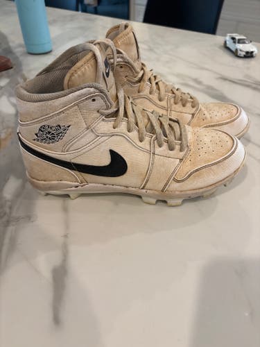 White Men's Size M 8.0 (W 9.0) Adult Nike High Top Molded Cleats (Used)