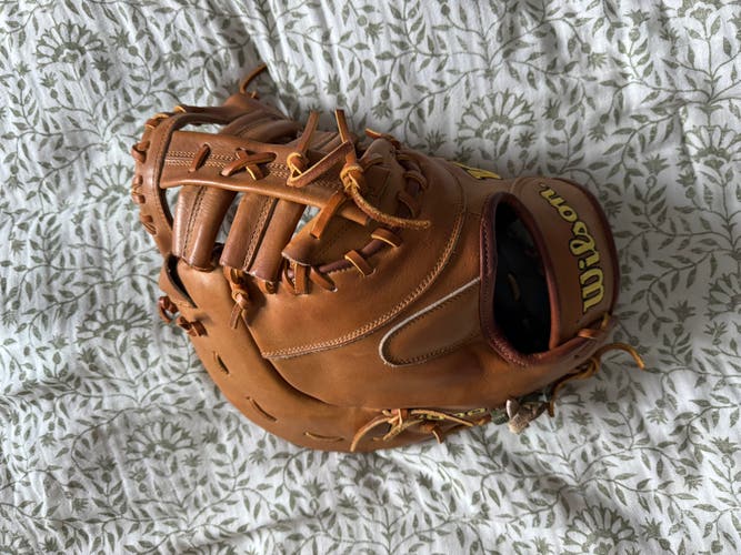 Wilson A2000 RH First Base Baseball Glove 12.75" (New)