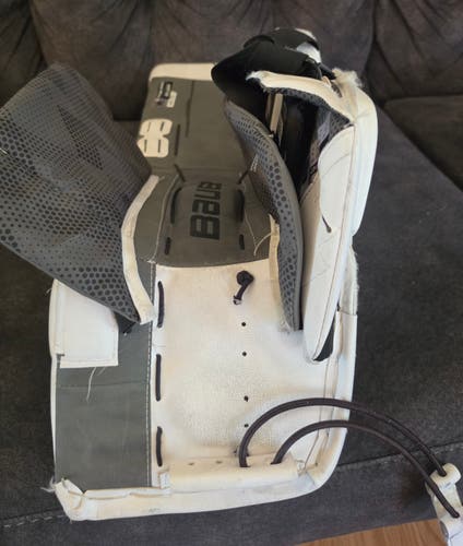 Medium 2023 Bauer GSX (2023 Model) Goalie Leg Pads (Used)