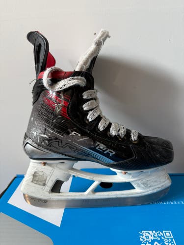 2023 Bauer Vapor X5 Pro Hockey Skates Regular Width Size 1 (Used)