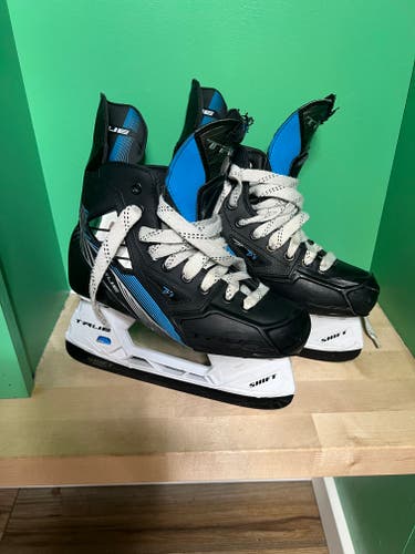 True TF9 Hockey Skates Regular Width Size 5.5 (Used)