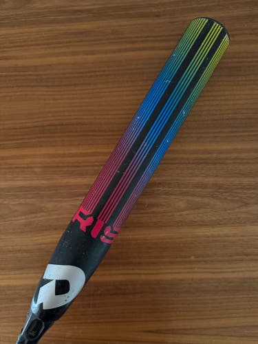 DeMarini Prism 30/19 (-11) Fastpitch Softball Bat
