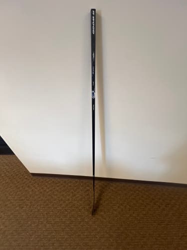 Senior Sher-Wood T100 IGINLA Curve - Left Hand Hockey Stick Mid Pattern 95 Flex Pro Stock (Used)