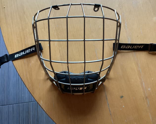 Medium Bauer Profile III Facemask Full Cage (Used)
