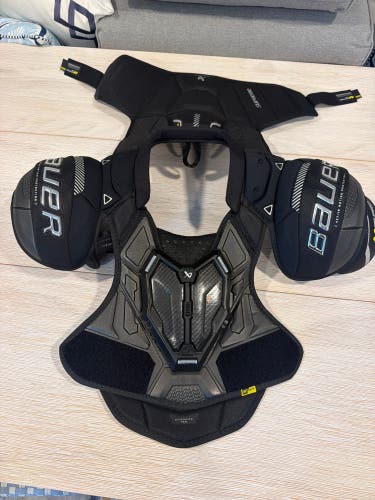 Men's Medium Intermediate Bauer Supreme M5 Pro Shoulder Pads (New)
