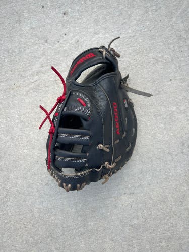 Wilson A2000 RH First Base Baseball Glove 12.25" (Used)