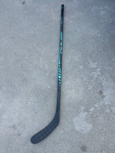Junior Bauer Pulse Right Handed Hockey Stick P28 30 Flex (Used)