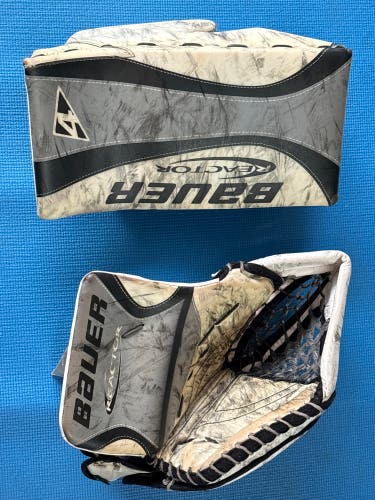 Digi-Print Bauer Vapor Hyperlite 2 Regular Glove and Blocker Set (Used)with New Palm Skinz Sheet