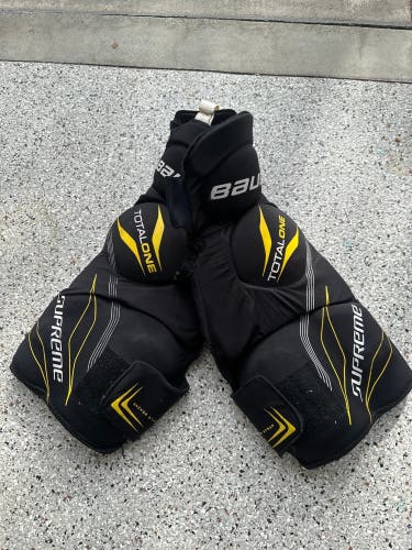 Large Bauer Hockey Girdle (Used)