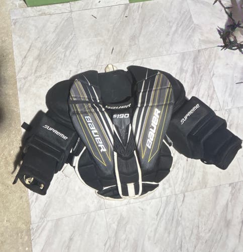 Small Bauer Supreme S190 Goalie Chest Protector (Used)