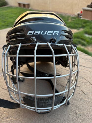 Bauer 2100 hockey helmet (Adult Medium, black)
