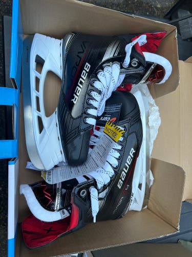 Black 2023 Bauer Vapor X4 Hockey Skates 8 (New)