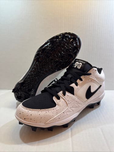Jordan Stadium 90 Low Football Cleats 
HQ0211-101 White/Black Size 12