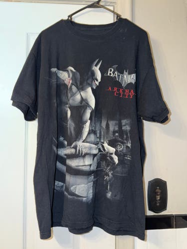 Batman Arkham City Video Game Graphic T Shirt Men’s Size XL Used Pre Owned Good.