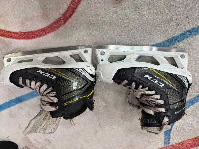 CCM Hockey Goalie Skates Regular Width Size 3 (Used)