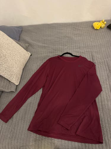 Red XL Men's Nike Athletic Long Sleeve Shirt