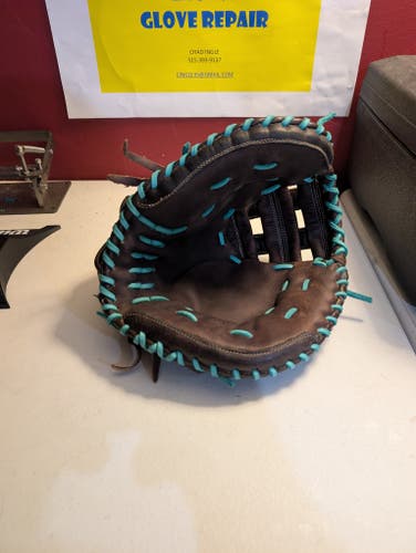 RH Easton Catcher's PFP2 Softball Glove 34" (Used)