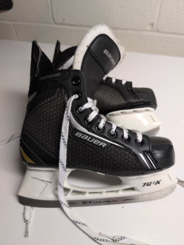 Like New Bauer Supreme One.4 Hockey Skates Regular Width Size 5 (Used)