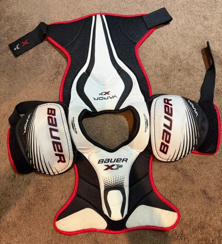 Medium Junior Bauer Vapor X3.0 Shoulder Pads (Used)