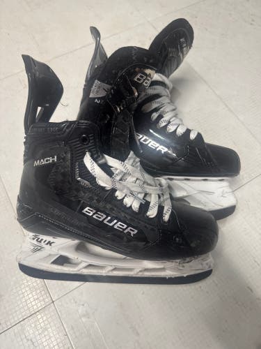 Black 2022 Bauer Supreme Mach Hockey Skates Regular Width 7 (Used)
