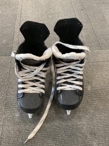 Used CCM FT 340 Youth Hockey Skate Youth 10.0 11614-S000242000