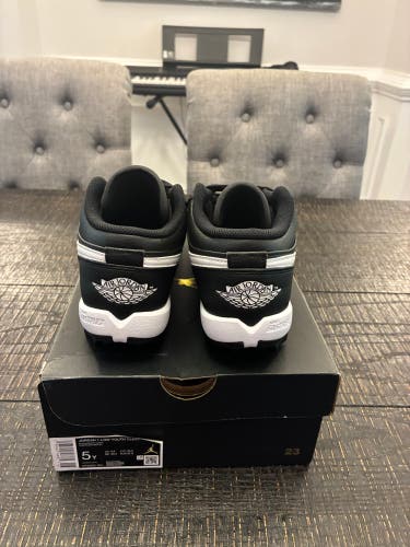 Blue Kids 5Y (Big Kids / Youth) Youth Air Jordan Molded Cleats Cleats (New)