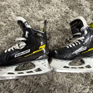 2022 Bauer Supreme M3 Hockey Skates Regular Width Size 5 (Used)