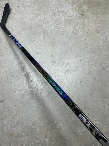 100 Flex P28 Senior CCM RibCor Trigger 9 Pro Right Hand Hockey Stick Pro Stock (New)
