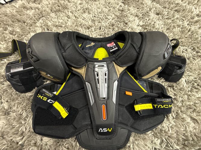 Medium Senior CCM Tacks AS-V Shoulder Pads (Used)