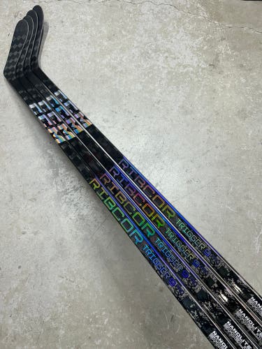 4 PACK 100 Flex P28 Senior CCM RibCor Trigger 9 Pro Right Hand Hockey Stick Pro Stock (New)