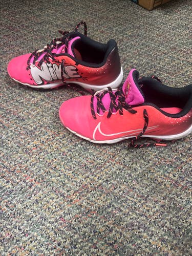 Pink Kid's 4Y (Big Kids / Youth) Youth Nike Molded Cleats (Used)