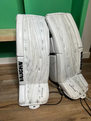 28" Vaughn Ventus SLR Jr Goalie Leg Pads (Used)
